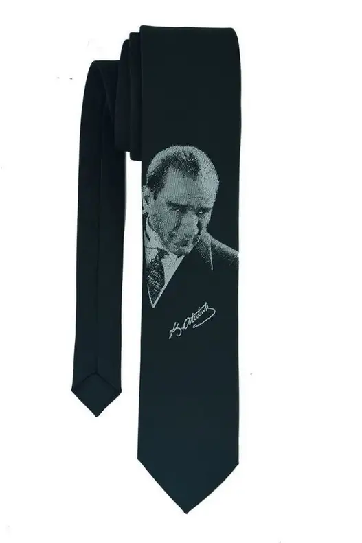 ATATÜRK PORTRE VE İMZA DESENLİ MİKROFİBER DOKUMA KLASİK KESİM SİYAH KRAVAT