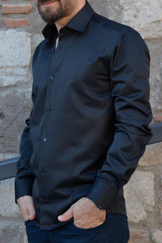 Siyah Slim-Fit Erkek Gömlek Siyah Slim-Fit Erkek Gömlek